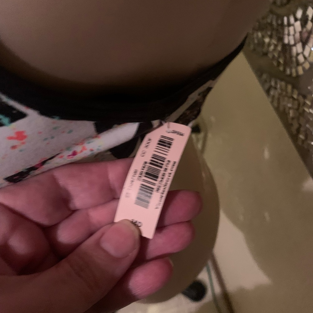 NWT Victoria’s Secret sports bra 36D - Picture 3 of 5